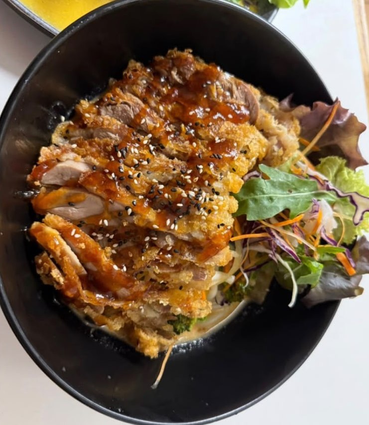 Mango-Udon mit knuspriger Ente